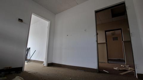 Less Windows Than I Recall....Oh Well.... - IMG_4010.JPG