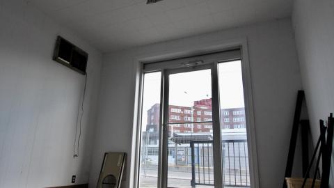 Less Windows Than I Recall....Oh Well.... - IMG_4011.JPG