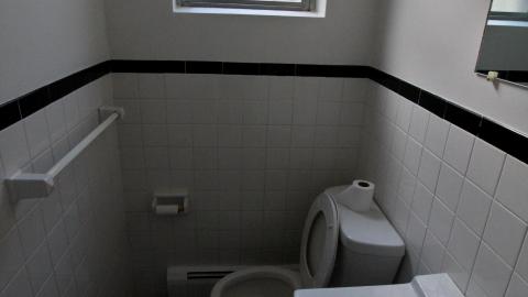 Less Windows Than I Recall....Oh Well.... - IMG_4020.JPG