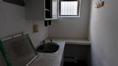 Less Windows Than I Recall....Oh Well.... - IMG_4021.JPG