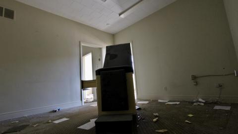 Less Windows Than I Recall....Oh Well.... - IMG_4025.JPG