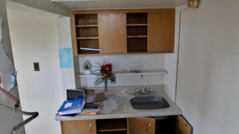 Less Windows Than I Recall....Oh Well.... - IMG_4040.JPG