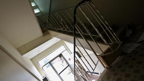 Less Windows Than I Recall....Oh Well.... - IMG_4043.JPG