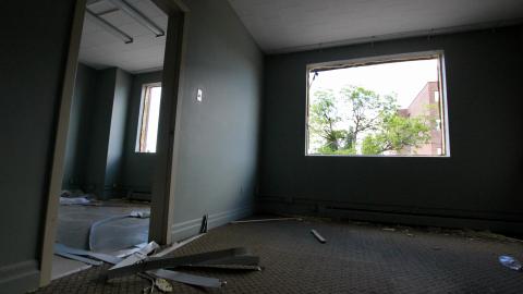 Less Windows Than I Recall....Oh Well.... - IMG_4052.JPG