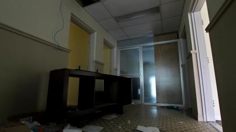 Less Windows Than I Recall....Oh Well.... - IMG_4074.JPG