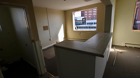 Less Windows Than I Recall....Oh Well.... - IMG_4077.JPG