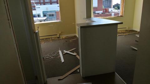 Less Windows Than I Recall....Oh Well.... - IMG_4080.JPG