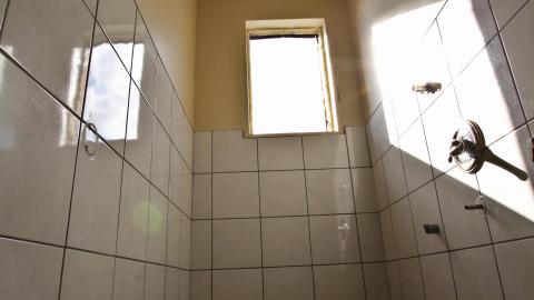 Less Windows Than I Recall....Oh Well.... - IMG_4088.JPG