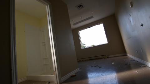 Less Windows Than I Recall....Oh Well.... - IMG_4089.JPG