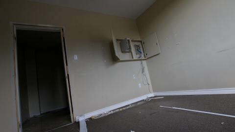 Less Windows Than I Recall....Oh Well.... - IMG_4091.JPG