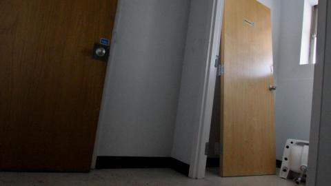 Less Windows Than I Recall....Oh Well.... - IMG_4104.JPG