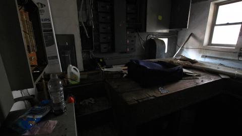 Less Windows Than I Recall....Oh Well.... - IMG_4109.JPG