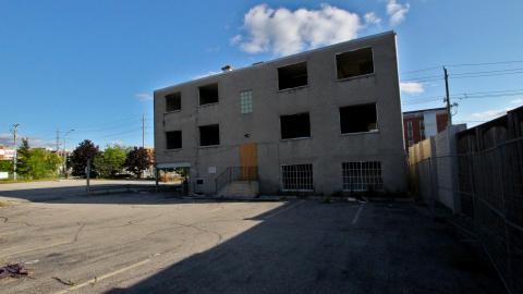 Less Windows Than I Recall....Oh Well.... - IMG_4117.JPG