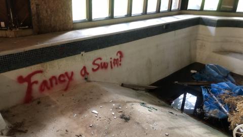 She’s trashed - DA6FF703-5E6F-42A9-AF9E-B0C7A477EA77.jpeg