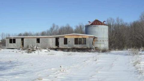 no need 4 feed - Trailer-Trashed1.jpg