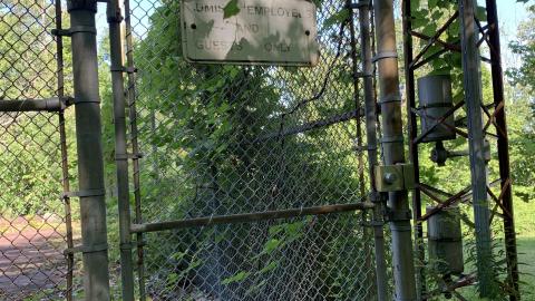 Cumis Abandoned Tennis Court - IMG_2871.JPG