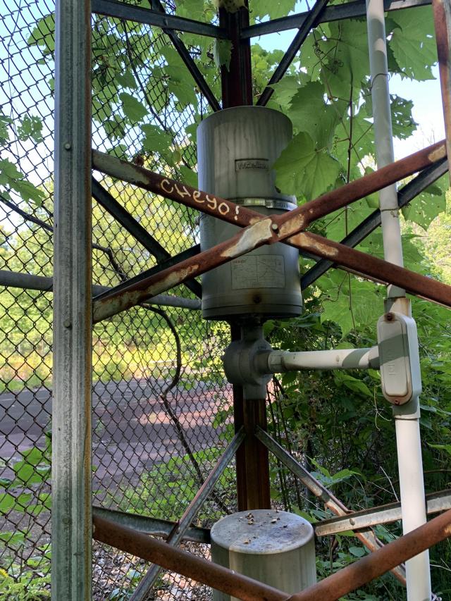 Cumis Abandoned Tennis Court photo 4