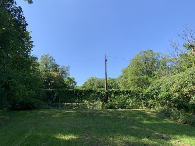 Cumis Abandoned Tennis Court photo 5