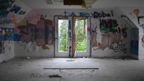 Graffiti Mansion - May 2015 - 11.JPG
