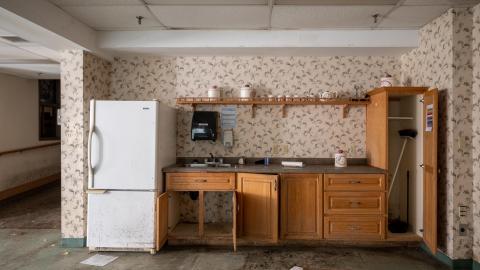 DSLR Pics - abandoned ontario nursing home (18 of 56).jpg