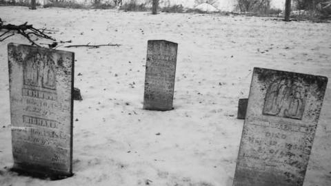 Winter 2012 - Hubbell-Cemetery--Ashburn10.jpg