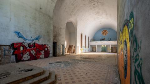 March 2021 - abandoned church joliette quebec (19 of 30).jpg