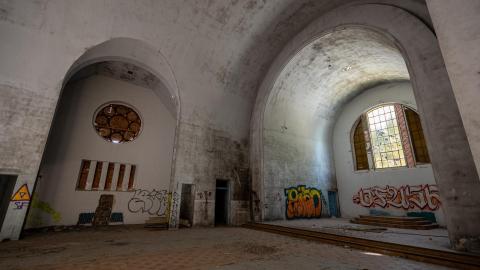 March 2021 - abandoned church joliette quebec (23 of 30).jpg