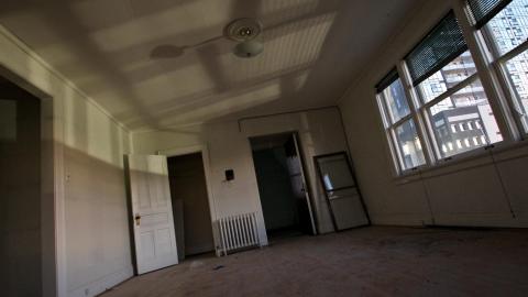 Ye Olde Apartments (+ Exteriors) - IMG_8547.JPG