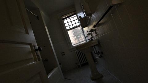 Ye Olde Apartments (+ Exteriors) - IMG_8553.JPG