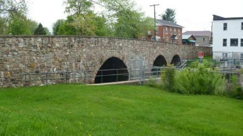 Lyndhurst bridge - Lyndhurst--Pioneer-Cemetery5.jpg