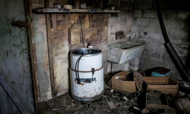 Beamsville 1980s Holding Yard House photo 2