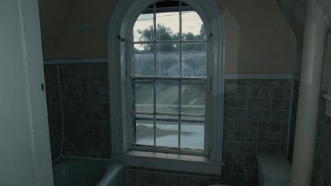 Bathroom on the second floor, the arch window.
