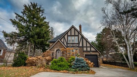 Winter 2021 - abandoned million dollar tudor house and salon (13 of 16).jpg