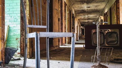 Burwash Prison - Dec 18, 2021 - PSX_20211218_224741.jpg