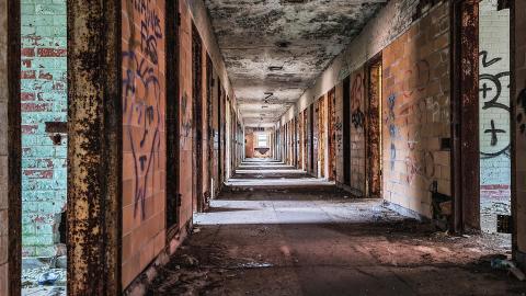 Burwash Prison - Dec 18, 2021 - PSX_20211218_225716.jpg