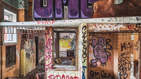 Burwash Prison - Dec 18, 2021 - PSX_20211218_222051.jpg