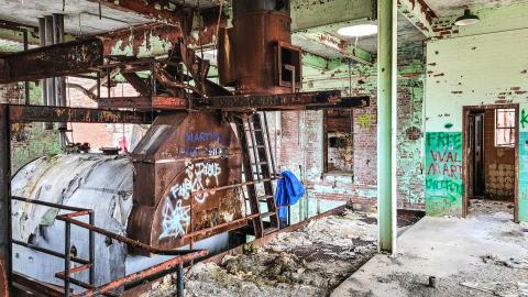 Burwash Prison - Dec 18, 2021 - PSX_20211218_212625.jpg