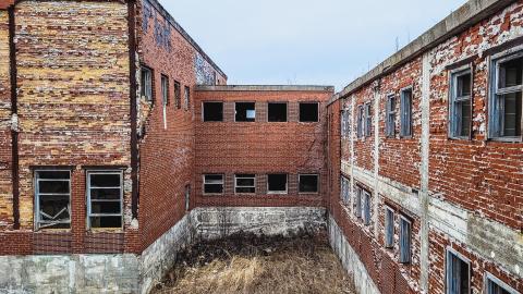 Burwash Prison - Dec 18, 2021 - PSX_20211218_225508.jpg