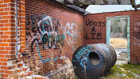 Burwash Prison - Dec 18, 2021 - PSX_20211218_211019.jpg