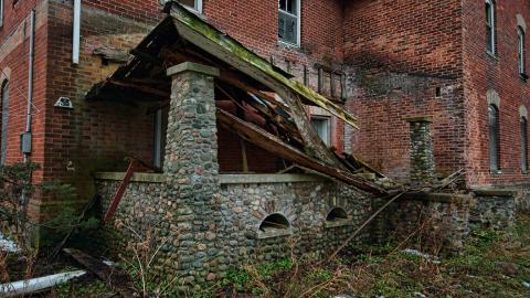 Rotting away - IMG_5406s.jpg