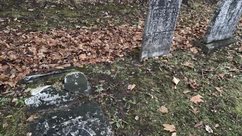 Kilbride Presbyterian Pioneer Cemetery New Years Eve 2021 - IMG_3695.JPG