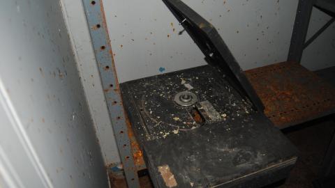 No. 9 - February 2014 - 13.jpg