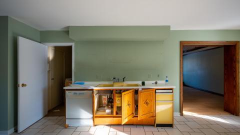 January 2022 - abandoned toronto bridle path mansion-29.jpg