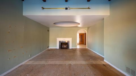 January 2022 - abandoned toronto bridle path mansion-33.jpg