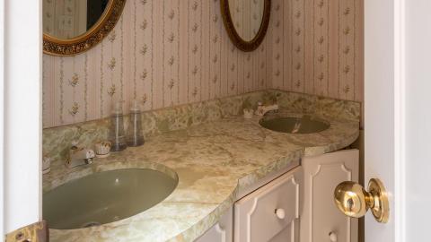 January 2022 - abandoned toronto bridle path mansion-39.jpg