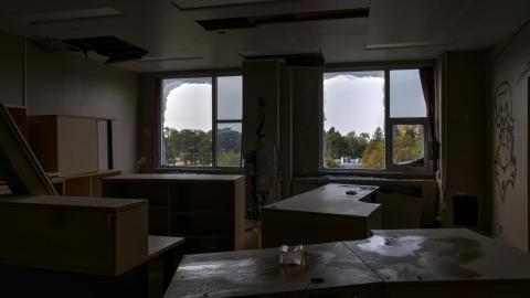 Medical Building - Oct '21 - Desks01.jpg