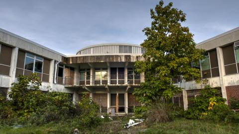 Medical Building - Oct '21 - OvergrownII01.jpg