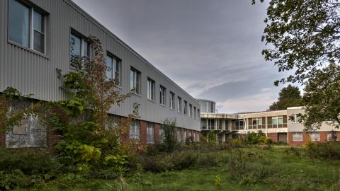 Medical Building - Oct '21 - OvergrownIV01.jpg