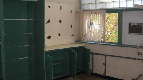 Crooked Overexposed Low-Res Photos From A Decade Ago - October 2012 - IMG_2396.JPG