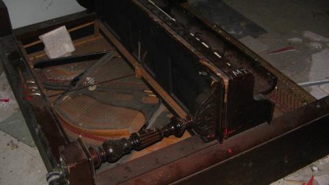 Crooked Overexposed Low-Res Photos From A Decade Ago - October 2012 - IMG_2425.JPG